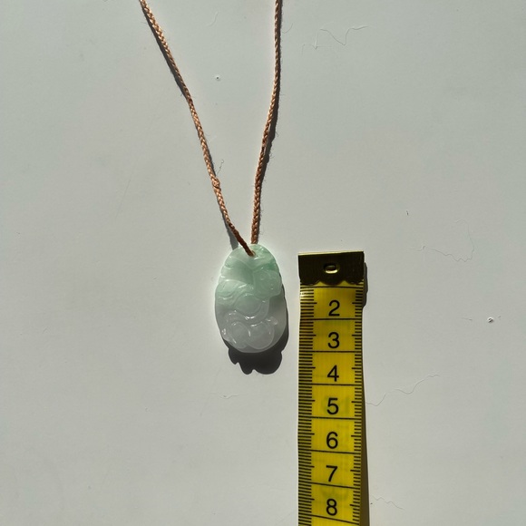 Monkey Jade pendant with hand woven string - Picture 9 of 9